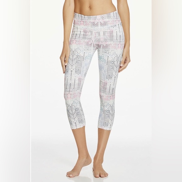 Fabletics Women's S Define PowerHold Mid-Rise Capri Leggings in Arctic Print - Picture 1 of 11